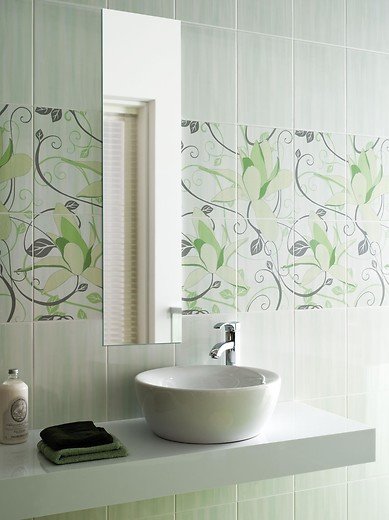 #Koupelna #Klasický styl #fialová #zelená #Střední formát #Lesklý obklad #350 - 500 Kč/m2